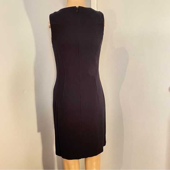 Elegant Black Sleeveless Dress - Picture 2 of 6